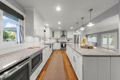 Tiny photo for 314 Brookside Circle, Wheaton, IL 60187 (MLS # 12499684)