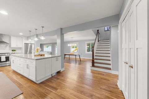 Tiny photo for 314 Brookside Circle, Wheaton, IL 60187 (MLS # 12499684)