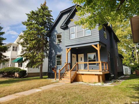 Photo of 822 6TH Avenue S, Clinton, IA 52732 (MLS # QC4260221)