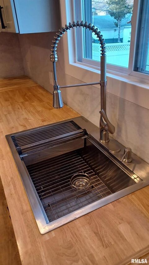 Tiny photo for 822 6th Avenue S, Clinton, IA 52732 (MLS # QC4260221)