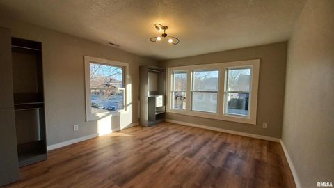 Tiny photo for 822 6th Avenue S, Clinton, IA 52732 (MLS # QC4260221)