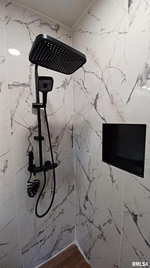 Tiny photo for 822 6th Avenue S, Clinton, IA 52732 (MLS # QC4260221)