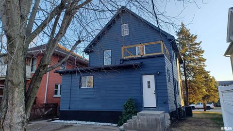 Tiny photo for 822 6th Avenue S, Clinton, IA 52732 (MLS # QC4260221)