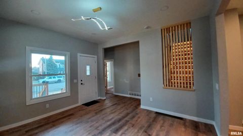 Tiny photo for 822 6th Avenue S, Clinton, IA 52732 (MLS # QC4260221)