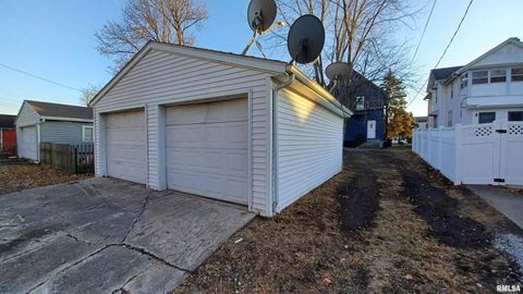 Tiny photo for 822 6th Avenue S, Clinton, IA 52732 (MLS # QC4260221)