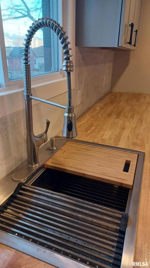 Tiny photo for 822 6th Avenue S, Clinton, IA 52732 (MLS # QC4260221)