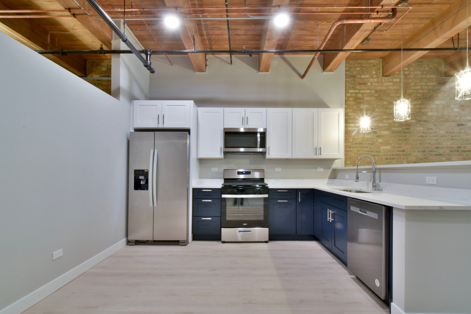 11 E Illinois Street 404