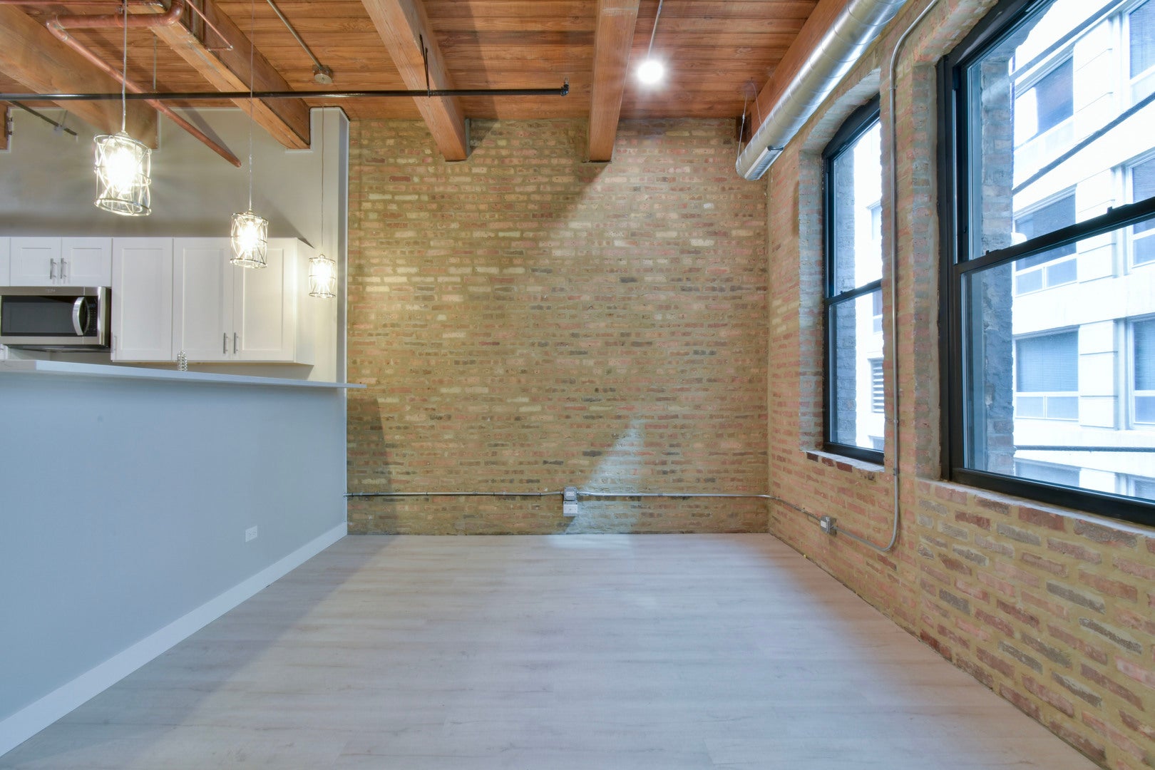 11 E Illinois Street 404