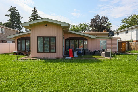 Tiny photo for 158 W Bradley Street, Des Plaines, IL 60016 (MLS # 12740716)