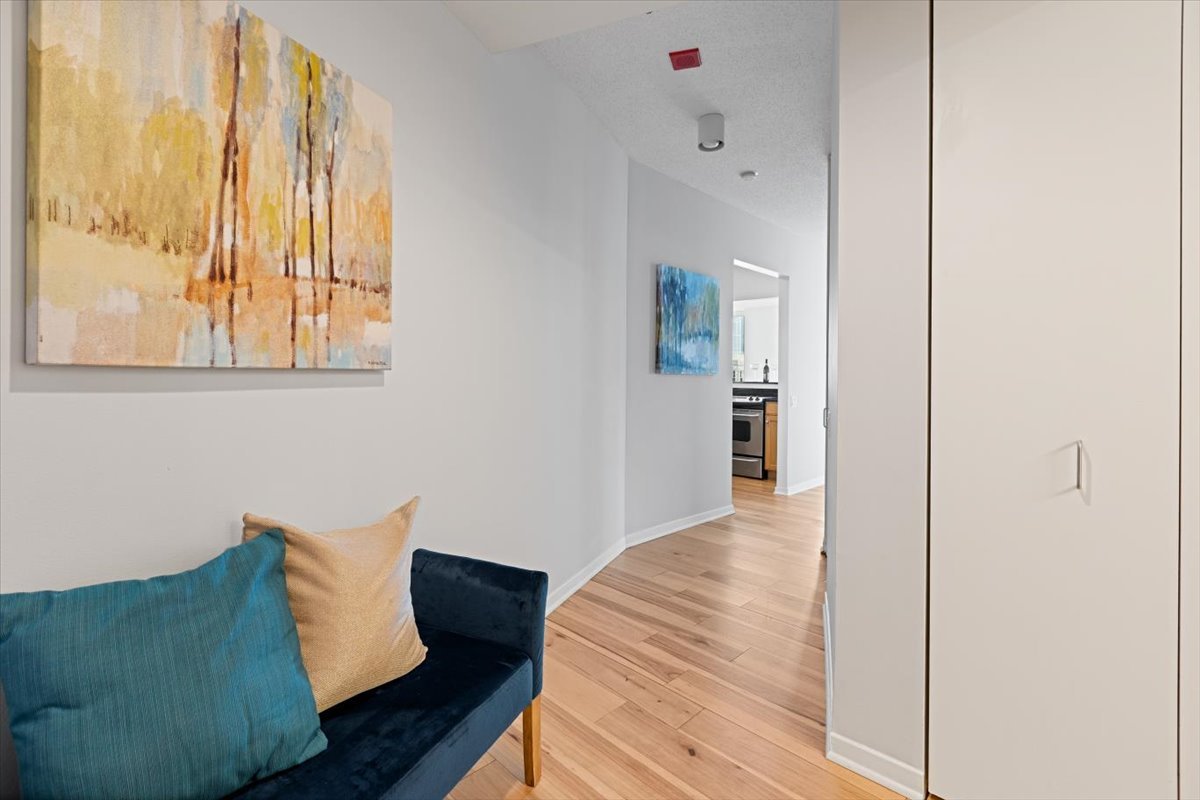 400 N La Salle Drive 2808