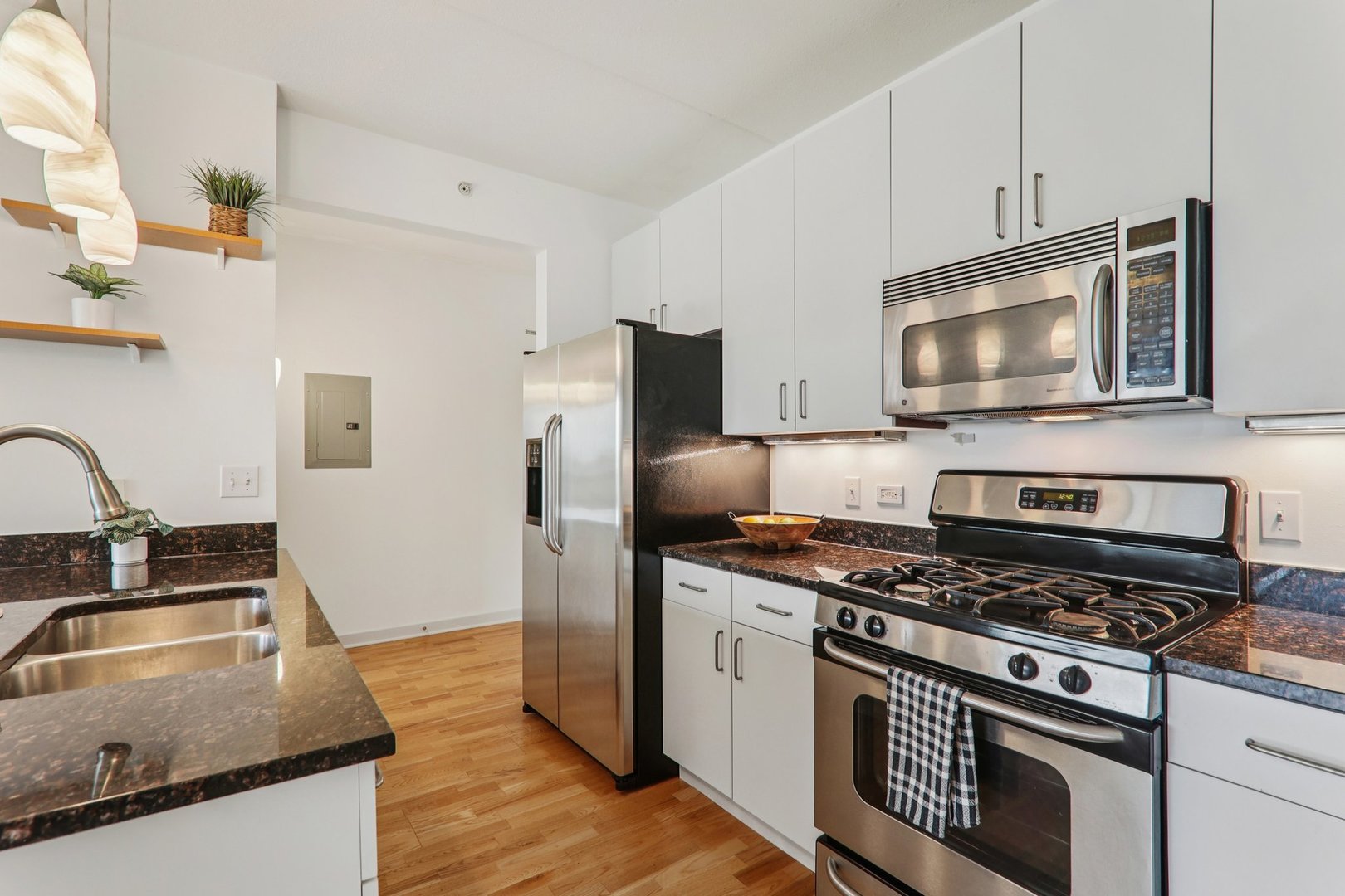 900 Chicago Avenue 416