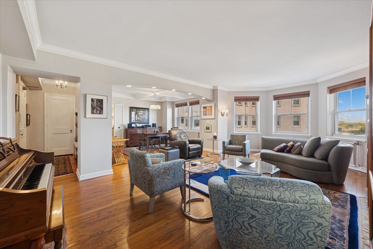 5555 N SHERIDAN Road 609