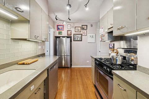 Tiny photo for 5555 N SHERIDAN Road #609, Chicago, IL 60640 (MLS # 12507832)