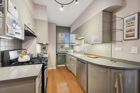 Tiny photo for 5555 N SHERIDAN Road #609, Chicago, IL 60640 (MLS # 12507832)