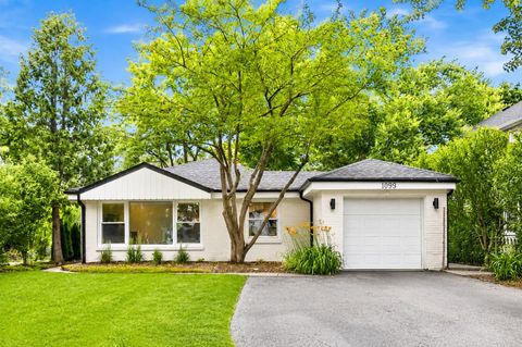 Photo of 1099 Princeton Avenue, Highland Park, IL 60035 (MLS # 12677627)