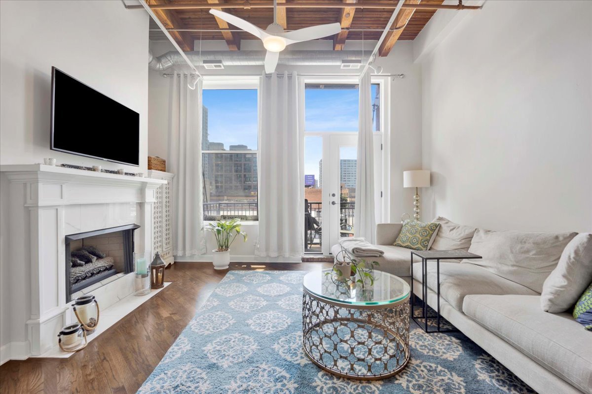 616 W Fulton Street 212