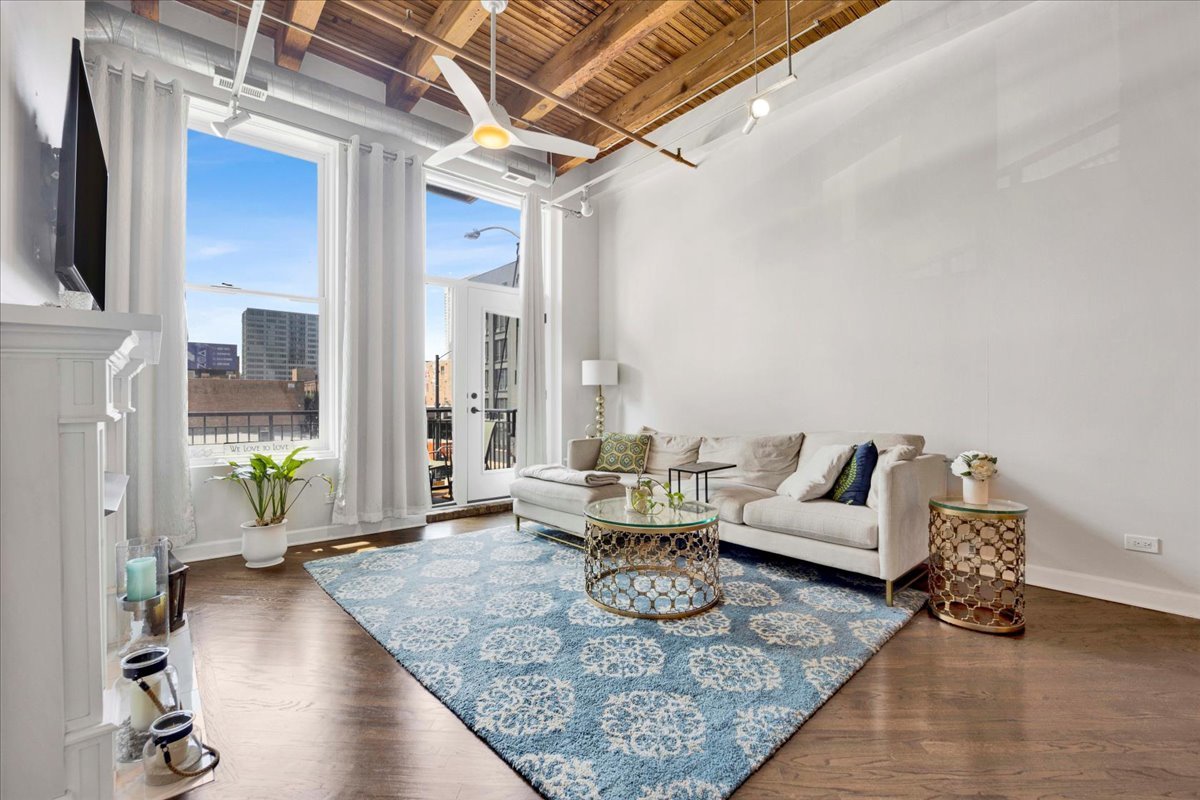 616 W Fulton Street 212