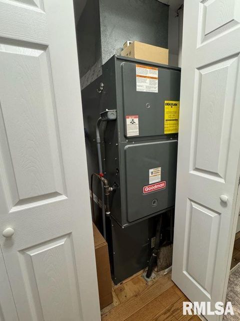 Tiny photo for 14290 E WINDSONG Road, Mt Vernon, IL 62864 (MLS # EB458868)