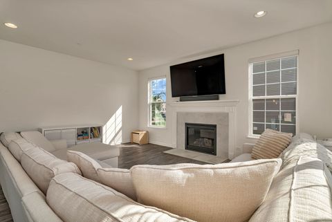 Tiny photo for 5815 Fairview Lane, Hoffman Estates, IL 60192 (MLS # 12465954)