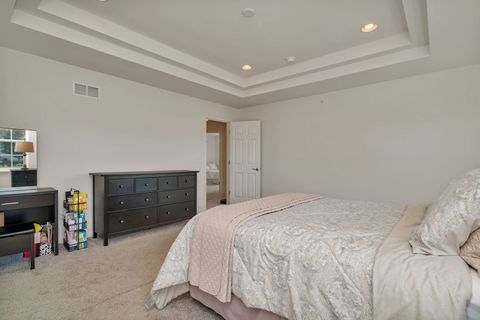 Tiny photo for 5815 Fairview Lane, Hoffman Estates, IL 60192 (MLS # 12465954)