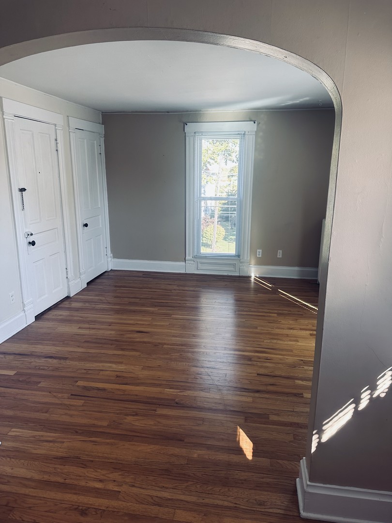 330 W Sycamore Street W 2E