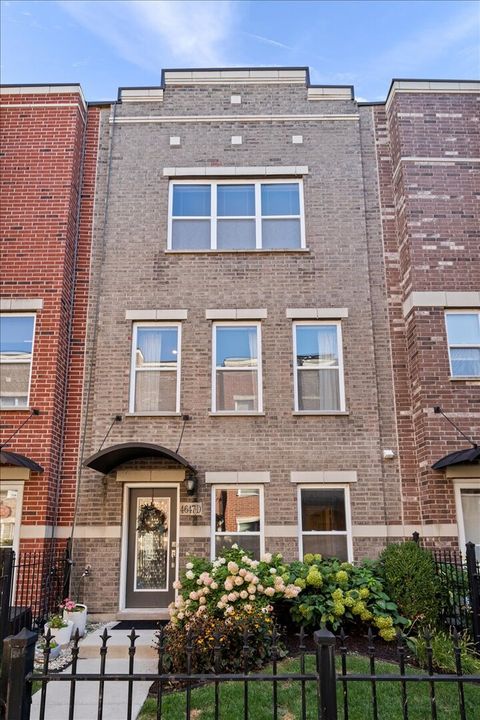 4647 S Lake Park Avenue D Chicago IL 60653