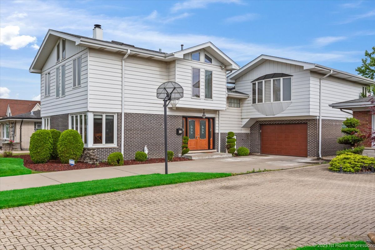 4616 W 105th Place