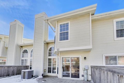 Tiny photo for 640 Sturnbridge Lane, Schaumburg, IL 60173 (MLS # 12596702)