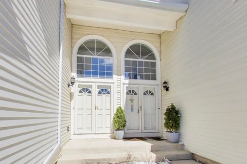 Tiny photo for 640 Sturnbridge Lane, Schaumburg, IL 60173 (MLS # 12596702)