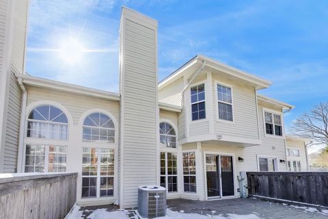 Tiny photo for 640 Sturnbridge Lane, Schaumburg, IL 60173 (MLS # 12596702)