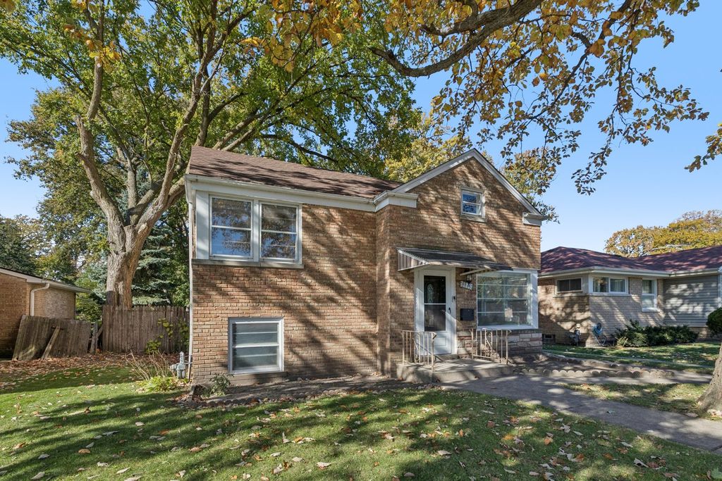 Photo for 8846 Austin Avenue, Morton Grove, IL 60053 (MLS # 12507773)
