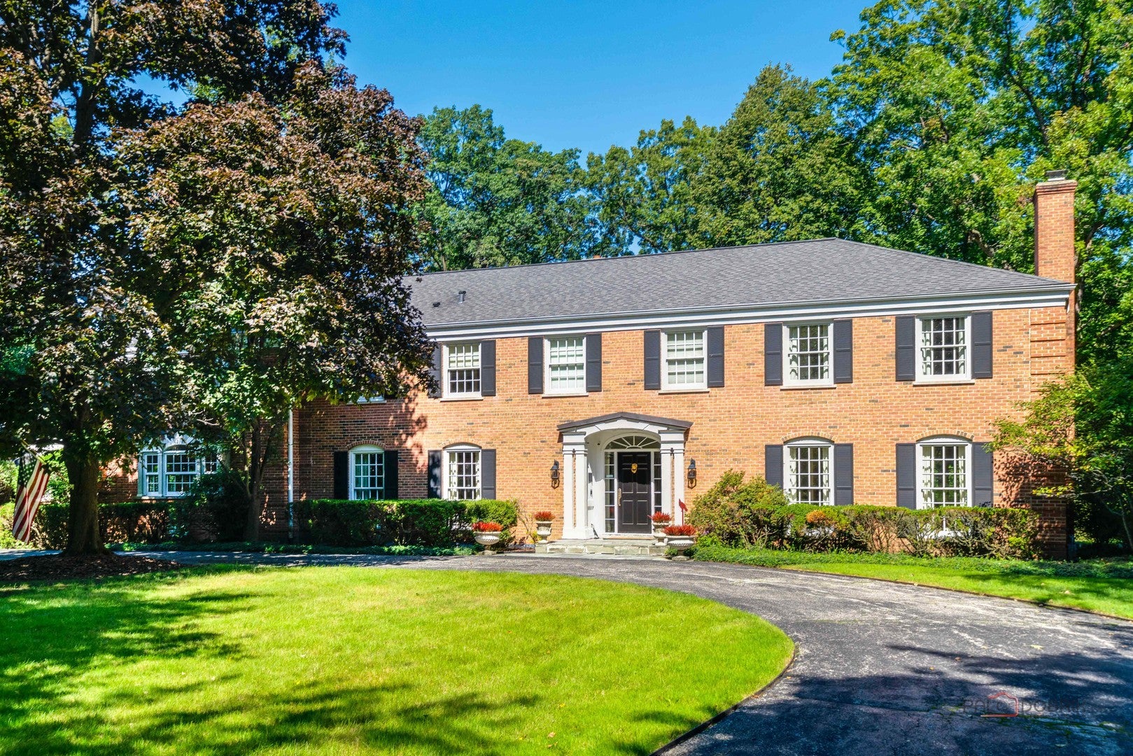 560 Lakeland Drive