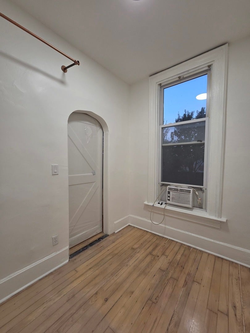 1036 W 18th Street 2F