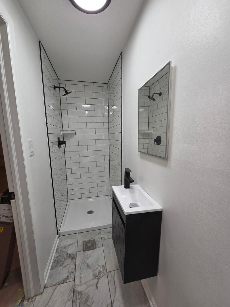1036 W 18th Street 2F