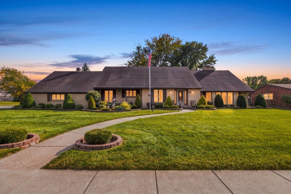 216 E MCCONAUGHY AVE, ROCHELLE, IL 61068 - Image 15bf3547bfcd794aecd38eeacd033acd/2549263110