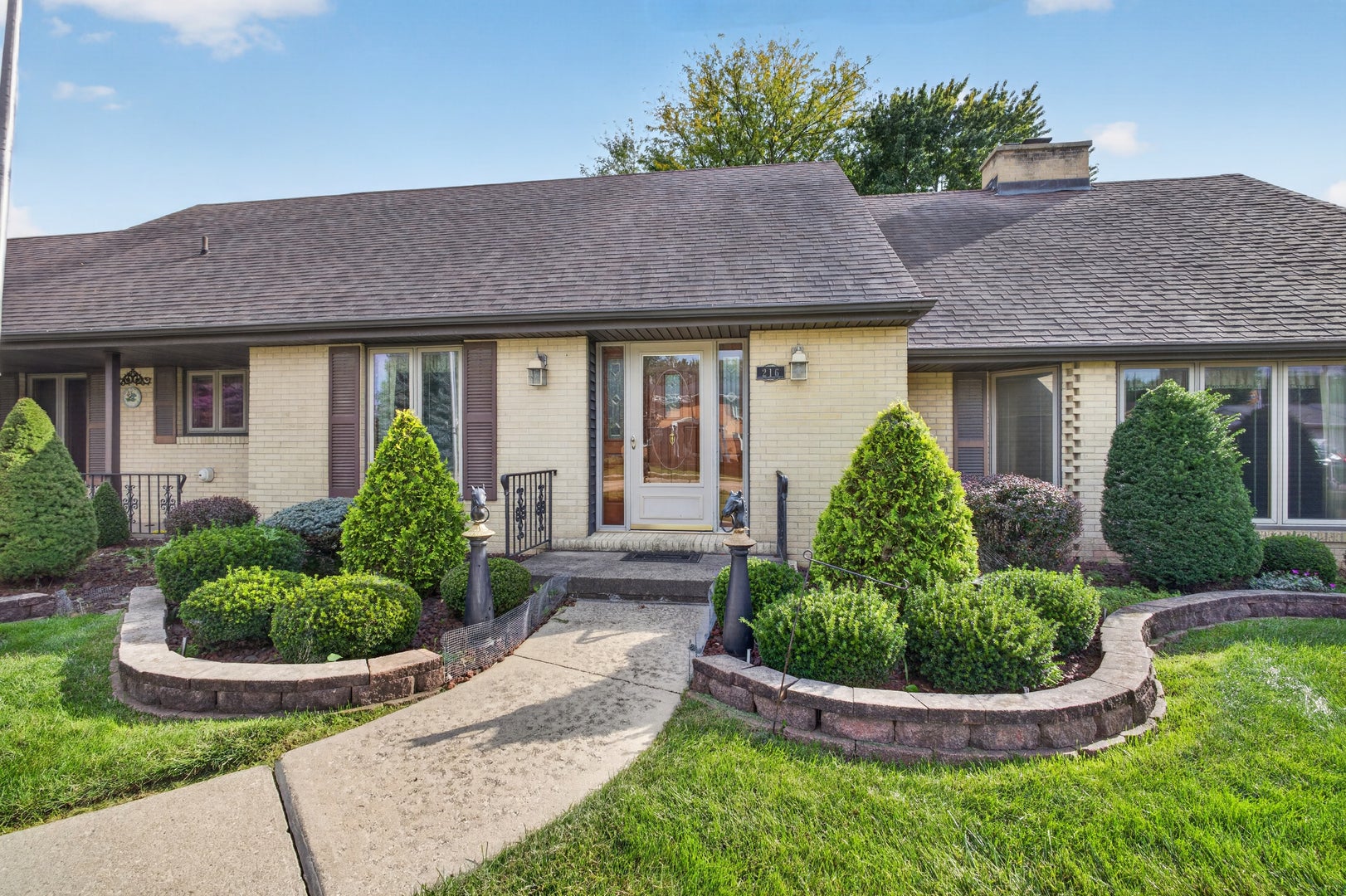 216 E Mcconaughy Avenue