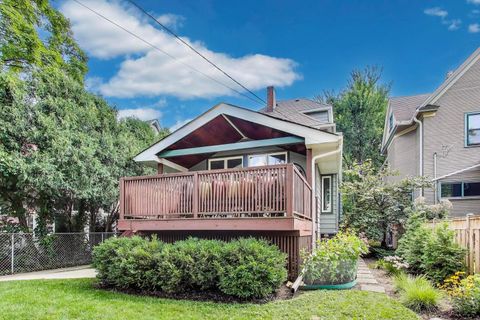 Tiny photo for 317 N Cuyler Avenue, Oak Park, IL 60302 (MLS # 12603968)