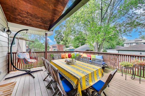Tiny photo for 317 N Cuyler Avenue, Oak Park, IL 60302 (MLS # 12603968)