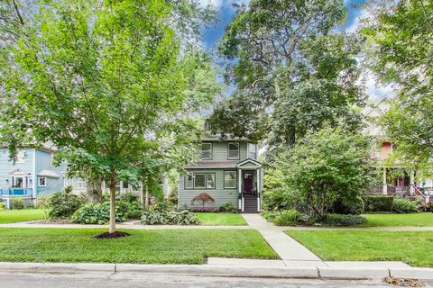 Tiny photo for 317 N Cuyler Avenue, Oak Park, IL 60302 (MLS # 12603968)