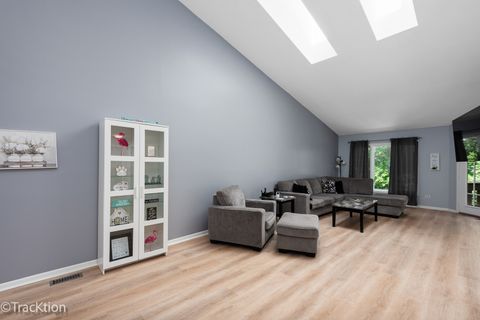 Tiny photo for 1014 Braemoor Drive #B, Downers Grove, IL 60515 (MLS # 12512315)