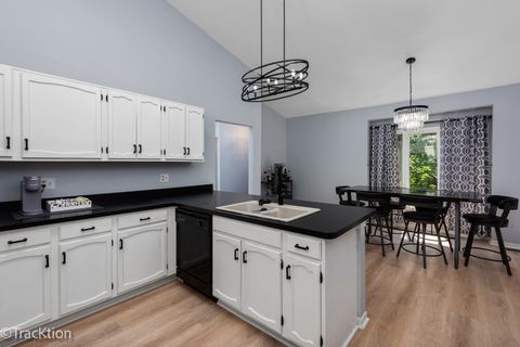 Tiny photo for 1014 Braemoor Drive #B, Downers Grove, IL 60515 (MLS # 12512315)