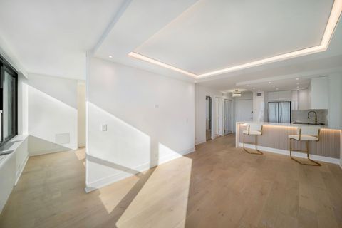 Tiny photo for 1560 N Sandburg Terrace #2705J, Chicago, IL 60610 (MLS # 12522006)