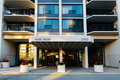 Tiny photo for 1560 N Sandburg Terrace #2705J, Chicago, IL 60610 (MLS # 12522006)