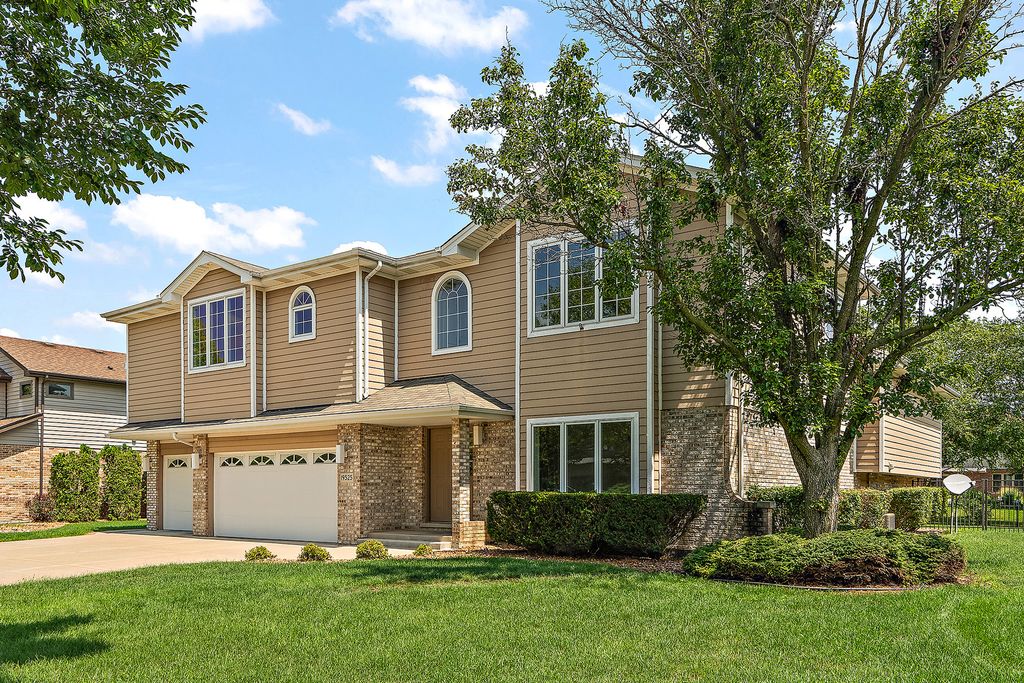 Photo for 19525 Fiona Avenue, Mokena, IL 60448 (MLS # 12496104)