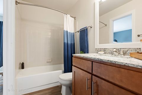 Tiny photo for 93 Kensington Circle #106, Wheaton, IL 60189 (MLS # 12524324)