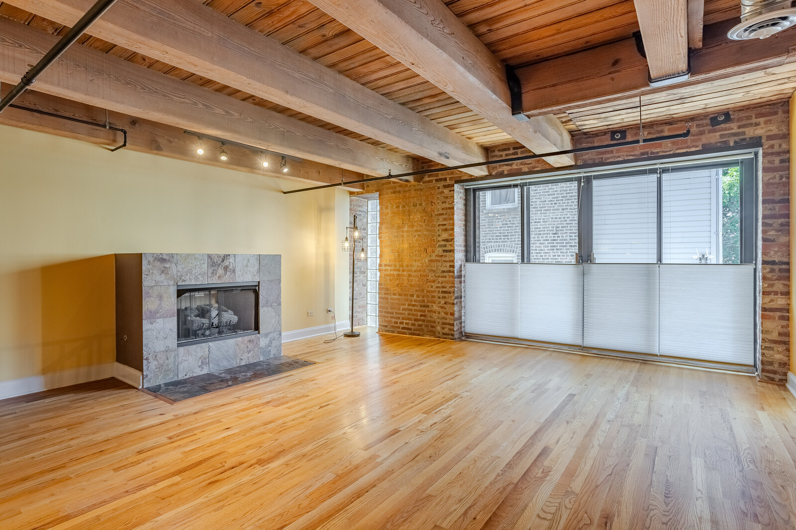 2735 W Armitage Avenue 109