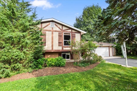 Tiny photo for 213 Liberty Avenue, Fox River Grove, IL 60021 (MLS # 12749527)