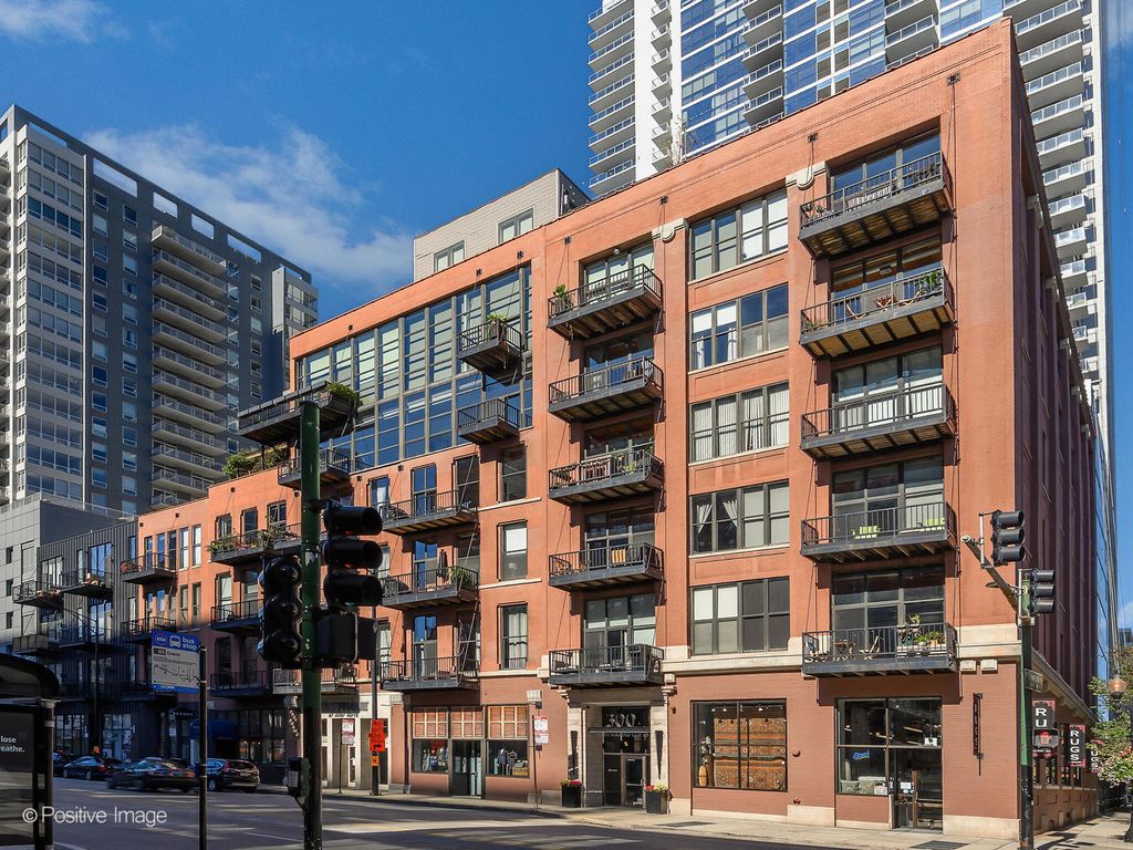 Photo for 300 W Grand Avenue #208, Chicago, IL 60654 (MLS # 12498038)