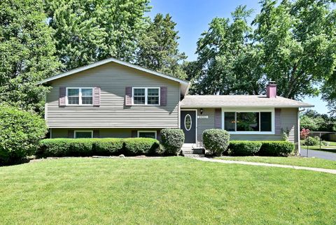 Photo of 19392 W Harvard Avenue, Mundelein, IL 60060 (MLS # 12663880)