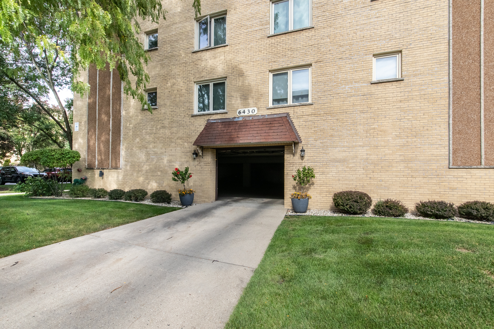 6430 W Belle Plaine Avenue 307